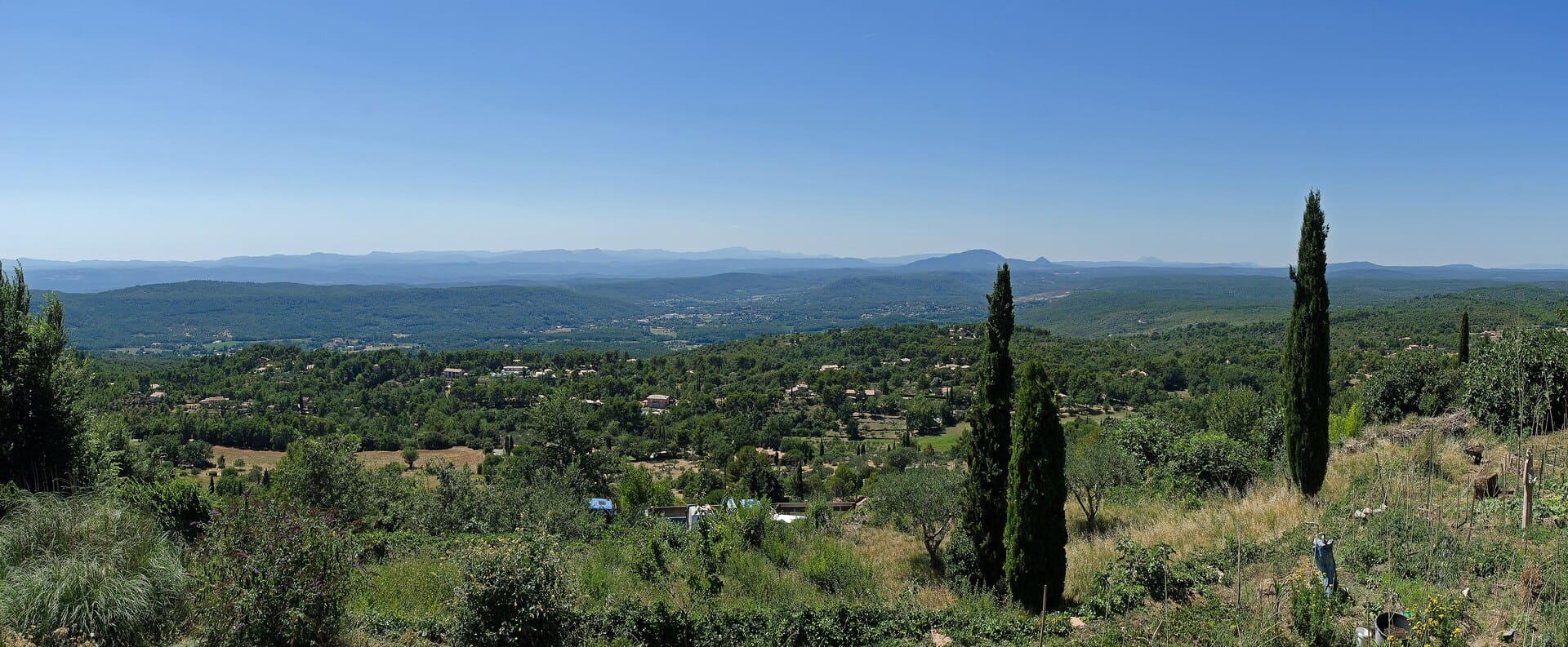 Vue panoramique depuis Tourtour vers le sud, Provence Verte